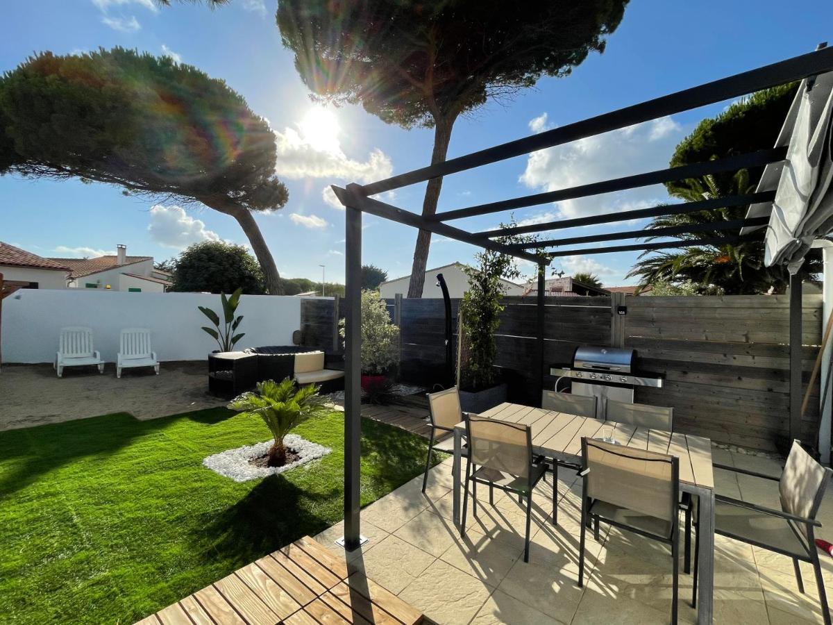 Maison Avec Spa Idealement Placee Au Bois Plage เลอบัวส์-ปลาจ-อ็อง-เร ภายนอก รูปภาพ